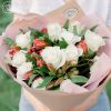 Букет из 15 белых роз (Кения) Standart и 7 розовых альстромерий