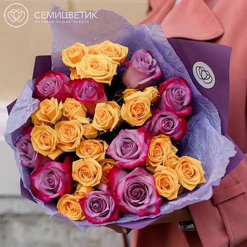 Желто-сиреневый букет из 10 роз Эквадор и 5 кустовых роз
