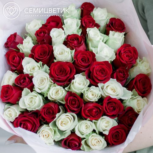 Букет из 51 красной и белой розы микс (Кения) 40 см Standart в упаковке