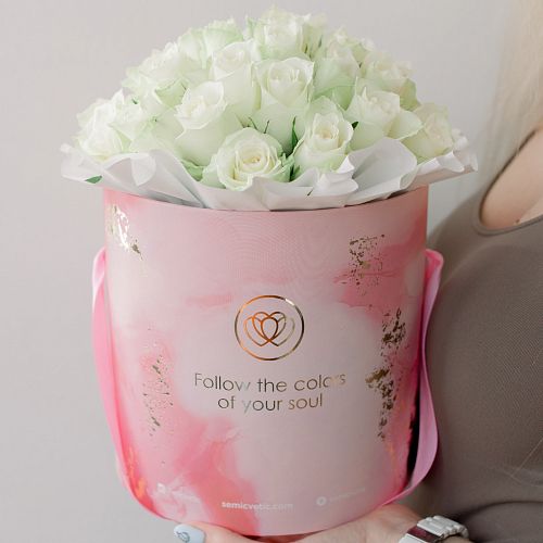 Букет в розовой шляпной коробке Amour Mini из 31 белой розы (Кения) Standart
