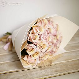 Букет из 25 нежно-розовых роз (Эквадор) 50 см Mother of pearl