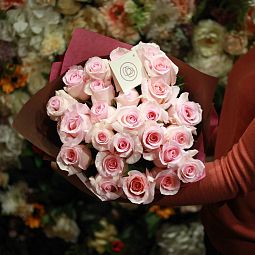 Букет из 25 нежно-розовых роз (Эквадор) 50 см Nena