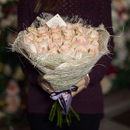 Букет из 25 кремовых роз (Эквадор) 50 см Tiffany