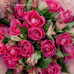 Букет из 15 розовых роз (Кения) Standart и 7 розовых альстромерий