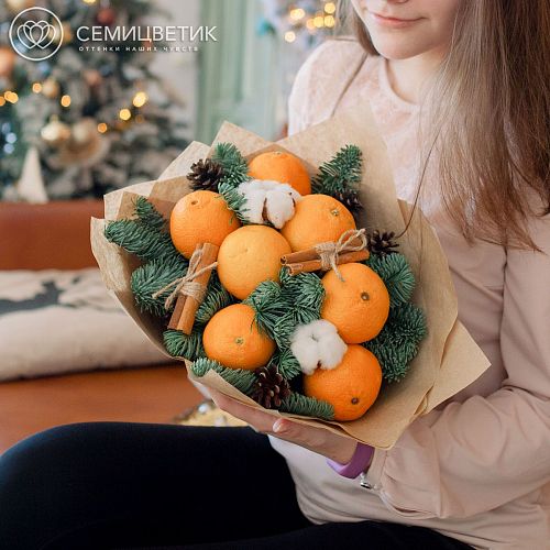 Новогодний букет с 7 мандаринами, хлопком и корицей